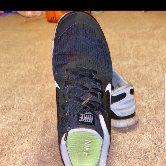 Nike black shoes - Picture 3 of 3